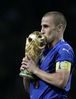 Nome del file=Italia_-_Francia_2-0_MONDIALI_2006_-_CANNAVARO_ALZA_LA_COPPA_by_PiE81-_09.jpg
Dimensione del file=17KiB
Dimensioni=306x400
Aggiunta il=Mag 30, 2009 Italia_-_Francia_2-0_MONDIALI_2006_-_CANNAVARO_ALZA_LA_COPPA_by_PiE81-_09.jpg