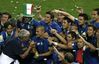 Italia_-_Francia_2-0_MONDIALI_2006_-_CANNAVARO_ALZA_LA_COPPA_by_PiE81-_14.jpg