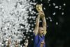 Italia_-_Francia_2-0_MONDIALI_2006_-_CANNAVARO_ALZA_LA_COPPA_by_PiE81-_27.jpg