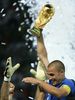 Nome del file=Italia_-_Francia_2-0_MONDIALI_2006_-_CANNAVARO_ALZA_LA_COPPA_by_PiE81-_28.jpg
Dimensione del file=19KiB
Dimensioni=301x400
Aggiunta il=Mag 30, 2009 Italia_-_Francia_2-0_MONDIALI_2006_-_CANNAVARO_ALZA_LA_COPPA_by_PiE81-_28.jpg