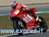 (Moto_Gp_2007)_Team_Ducati_Marlboro_(Casey_Stoner)_02.jpg